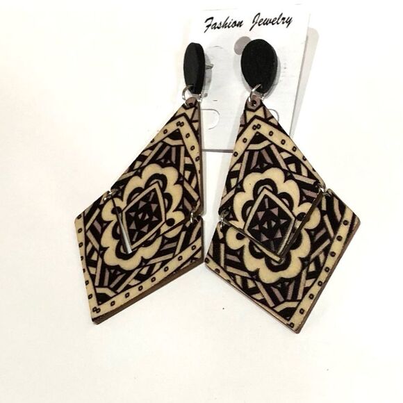 Boho Chic Victorian Printed Wooden Dangle Stud Earrings - 209 - Picture 5 of 8